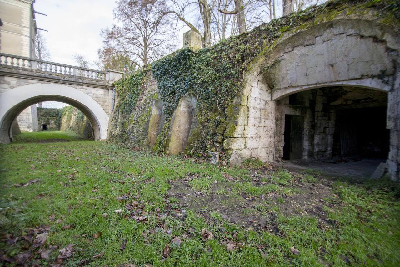 Chateau De Jalesnes Vernantes Bagian luar foto